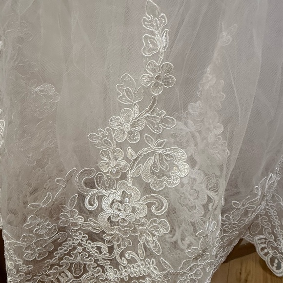 Elegant White Kids Dress - Picture 3 of 5